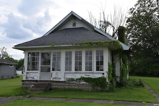 444 S 4th St, Mitchell, IN 47446