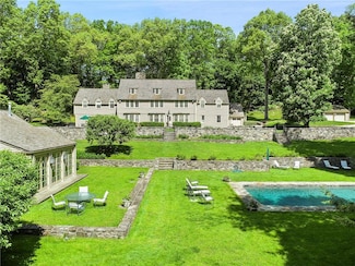454 Succabone Rd, Mount Kisco, NY 10549