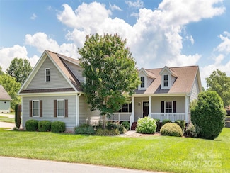 16 Hollyhock Ct, Flat Rock, NC 28731