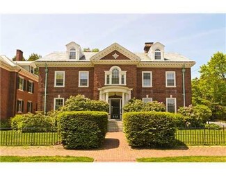 112 Vaughan St, Portland, ME 04102