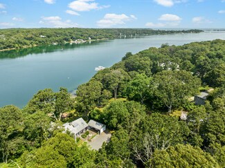 391 Barnes Rd, Oak Bluffs, MA 02557