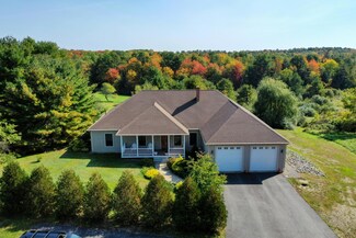 207 Augusta Rd, Topsham, ME 04086