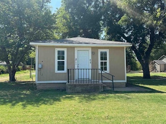 905 SW 3rd St, Lawton, OK 73501