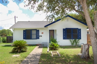 201 S Alta Vista St, Beeville, TX 78102