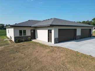 205 Diamond Ct, Wykoff, MN 55990