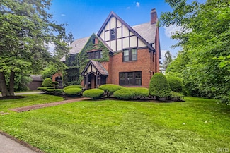 10 Hawthorne Rd, New Hartford, NY 13413