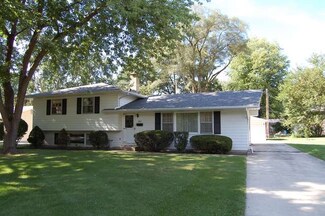 311 Robin Hill Dr, Naperville, IL 60540