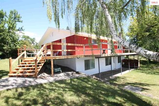 8985 N Hauser Lake Rd, Hauser, ID 83854