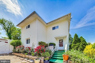 10639 Maple St, Fairfax, VA 22030