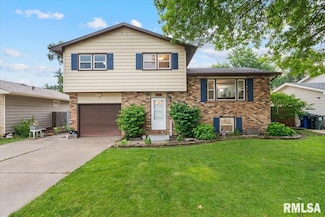 1215 Calvin St, Davenport, IA 52804