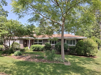 121 N. Parkside Ave, Glen Ellyn, IL 60137