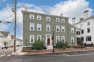 98 Court St Unit 2, Portsmouth, NH 03801