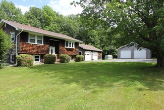 53 Leeds Junction Rd, Wales, ME 04280