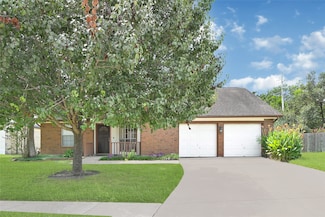 2215 Saradon Dr, Sugar Land, TX 77478