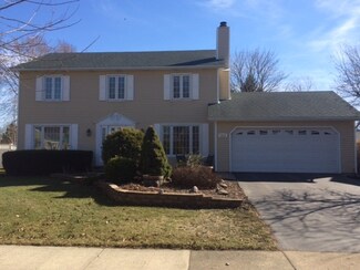 1416 Chestnut Ridge Dr, Naperville, IL 60540