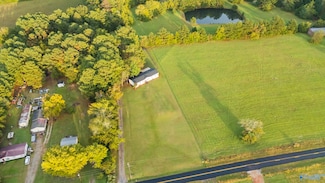 84 Black Ground Rd, Laceys Spring, AL 35754