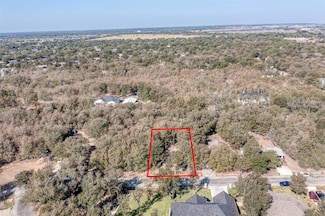 116 W Maunalua Dr, Bastrop, TX 78602