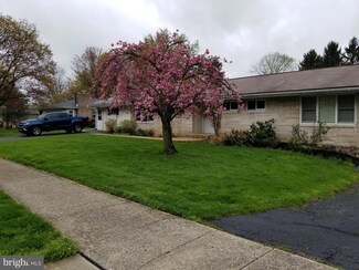 1320 Oak Ln, New Cumberland, PA 17070