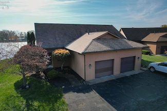 61 N Harbors End Dr, Port Clinton, OH 43452