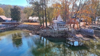 405 Creekside Dr, Cherokee, AL 35616