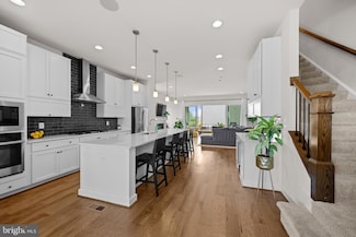 20305 Savin Hill Dr, Ashburn, VA 20147