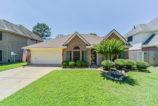315 S Hampton Ct, Highlands, TX 77562