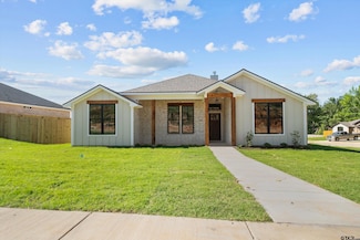 16509 Crossing Cir, Lindale, TX 75771