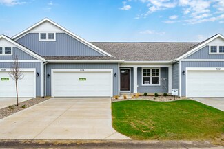 1534 N Village Cir, Kalamazoo, MI 49009
