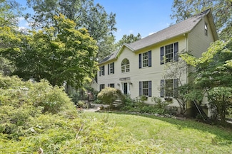 173 Chestnut Ridge Rd, Bethel, CT 06801