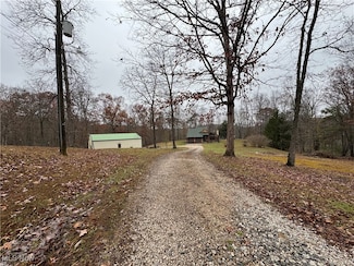 366 Flatrock Dr, Leon, WV 25123