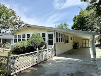 484 Oceanside Dr, Myrtle Beach, SC 29575