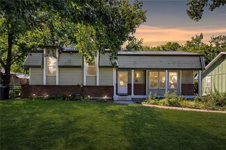 6611 NW 50th St, Kansas City, MO 64151