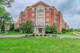13800 Fairhill Rd Unit 206, Shaker Heights, OH 44120