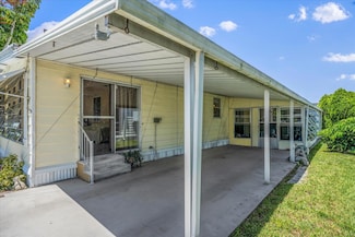 106 N Warner Dr, Jensen Beach, FL 34957