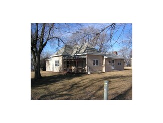 800 Cora St Unit SR, Mooresville, MO 64664