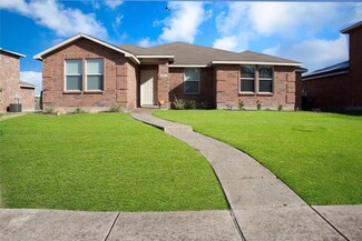 1004 Mayflowers Ln, Lancaster, TX 75134