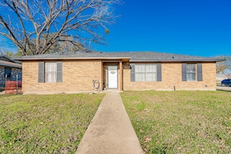 1315 Crestview Dr, Kaufman, TX 75142