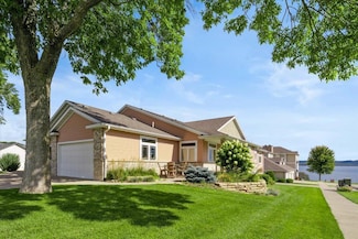 1329 S Oak St, Lake City, MN 55041