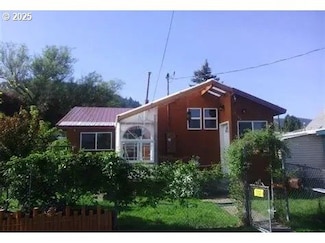 2745 W Jay Ave, Roseburg, OR 97471