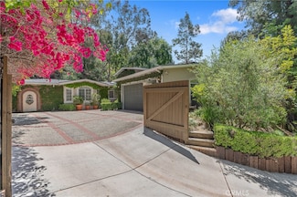 3818 Hayvenhurst Ave, Encino, CA 91436
