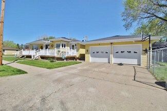2020 W Central Ave, Minot, ND 58701