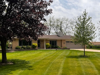 W243S10280 Meadow Cir, Big Bend, WI 53103