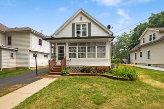 611 Grand Ave, Aurora, IL 60506