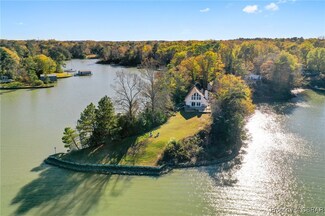 998 Robinson Ln, Topping, VA 23169