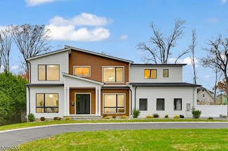 22 Brookside Place, Livingston, NJ 07039