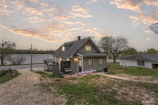 704 N Broadway, Kampsville, IL 62053