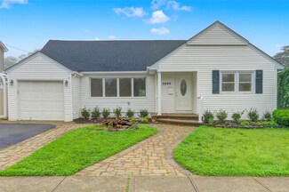 3694 Maxwell Dr, Wantagh, NY 11793