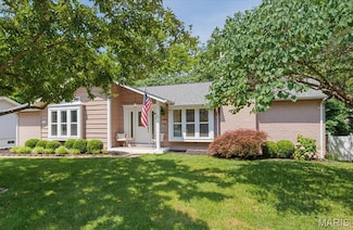 447 Maymont Dr, Ballwin, MO 63011