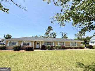 21 Pine St, Hazlehurst, GA 31539