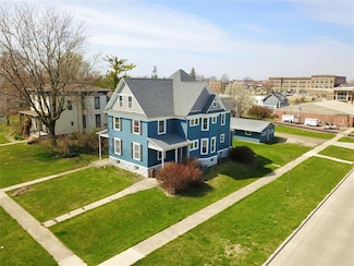 931 High St, Grinnell, IA 50112
